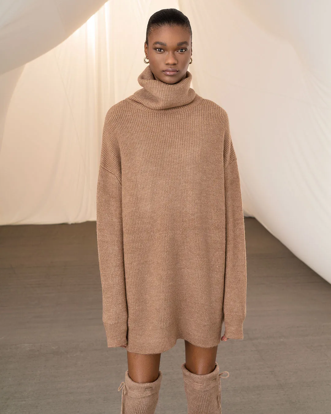 OVERSIZED TURTLENECK PULLOVER CAMEL