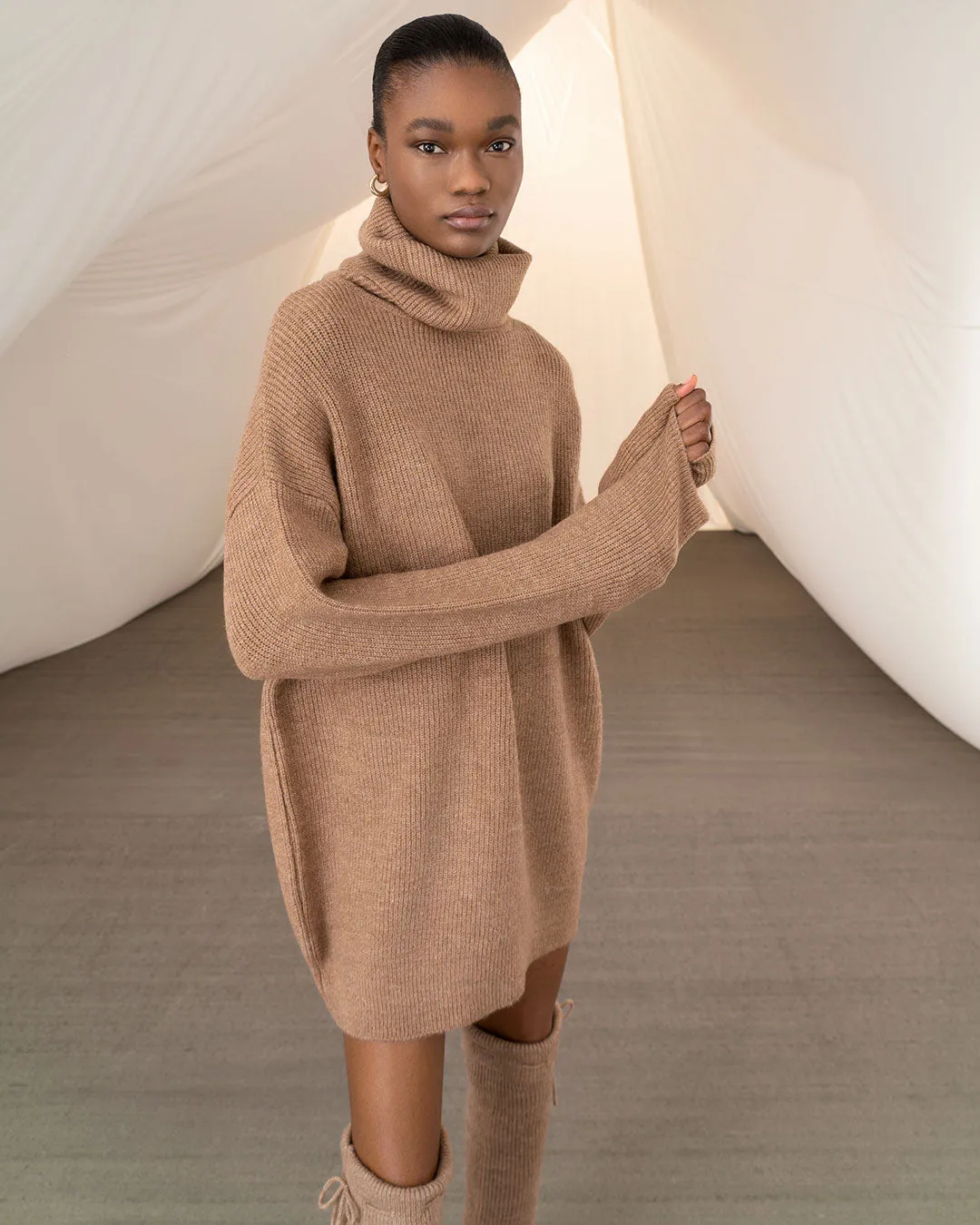 OVERSIZED TURTLENECK PULLOVER CAMEL