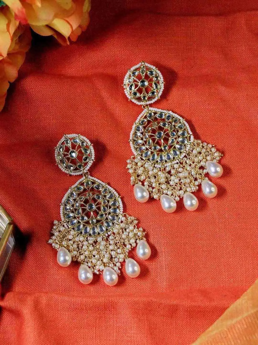 Shruti Prakash In Kundan Chandbali And Pearls Earrings