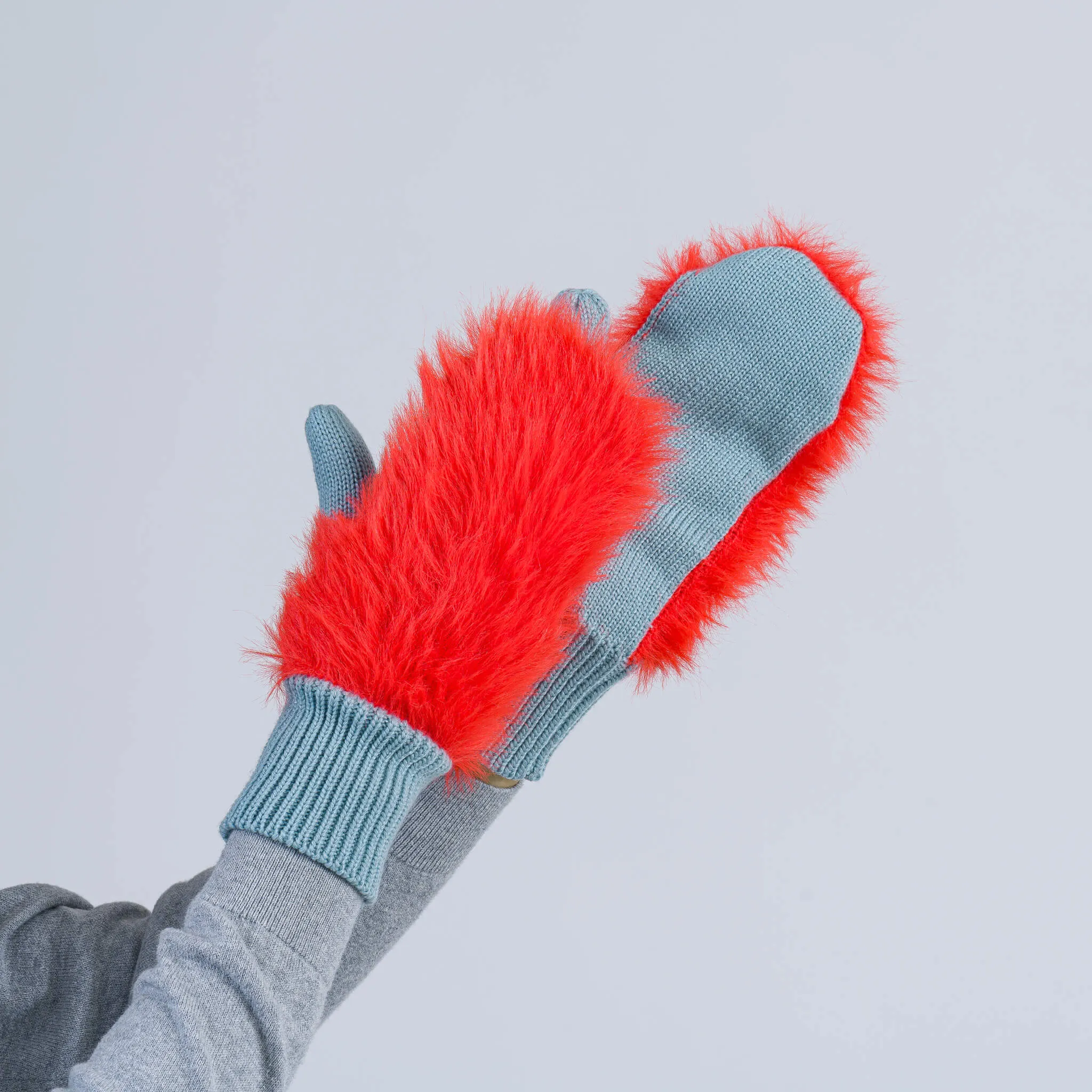 Verloop: Faux Fur Knit Mittens - Poppy/Stone Blue